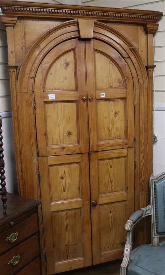 A Georgian pine corner cupboard, H.196cm